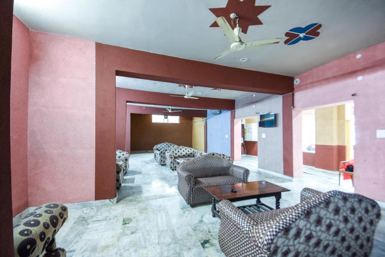 Oyo Flagship Vibes Hotel Nālāgarh Kültér fotó