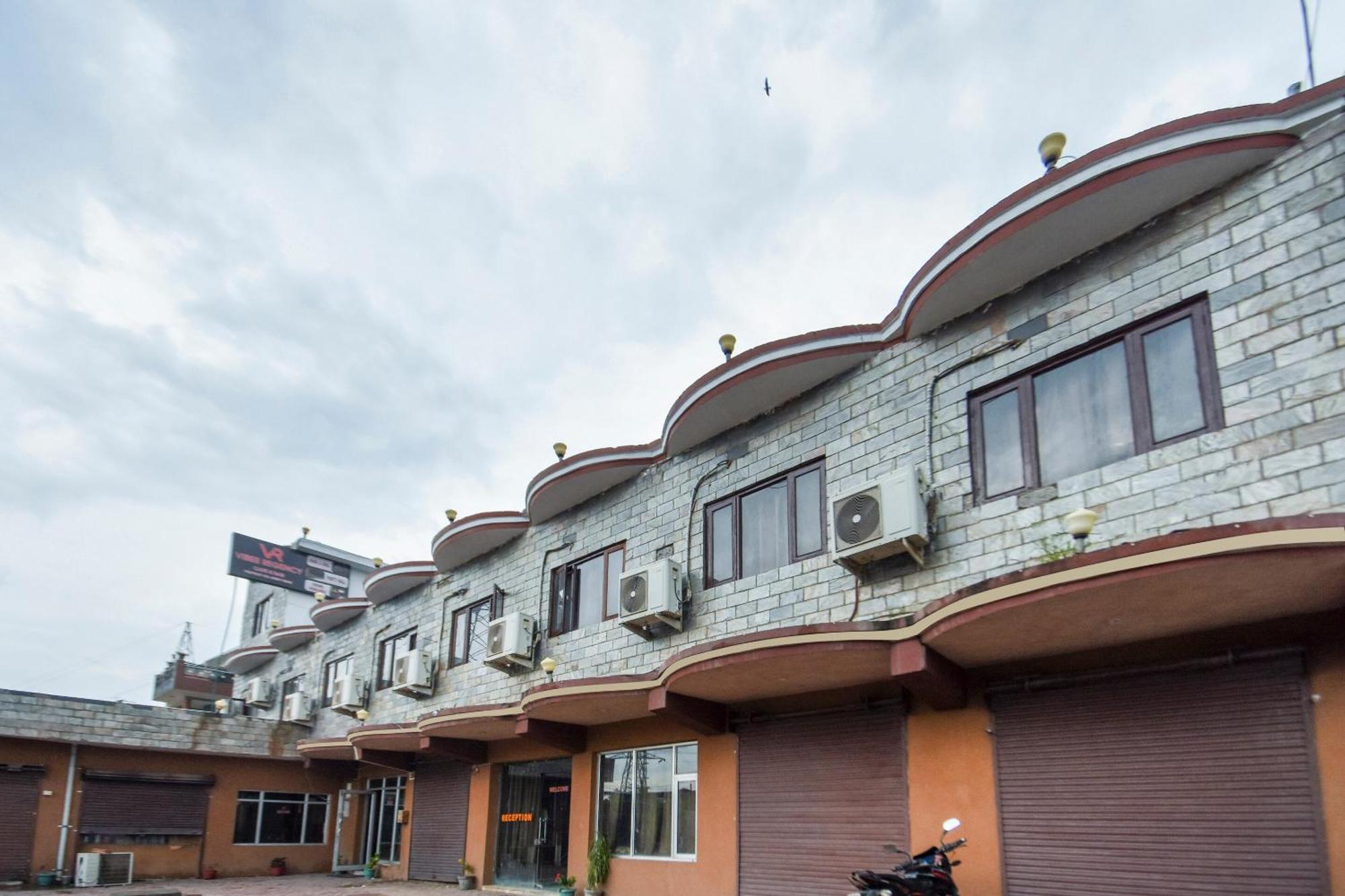 Oyo Flagship Vibes Hotel Nālāgarh Kültér fotó